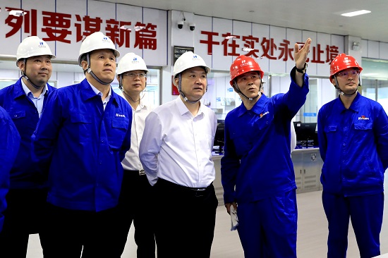 中國(guó)華能集團(tuán)董事長(zhǎng)溫樞剛到鶴崗電廠、伊春熱電督導(dǎo)調(diào)研生態(tài)環(huán)保及安全生產(chǎn)工作