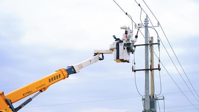 咸陽(yáng)電網(wǎng)邁入“機(jī)器人作業(yè)時(shí)代”!